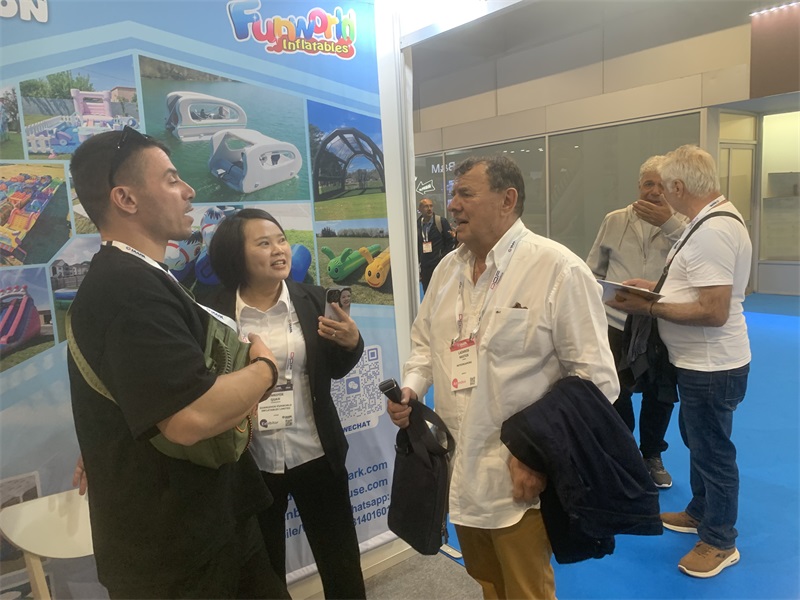 معرض برشلونة الدولي للرياضات المائية 2025 IAAPA EXPO EUROPE، منزل قفز قابل للنفخ كبير الحجم احترافي