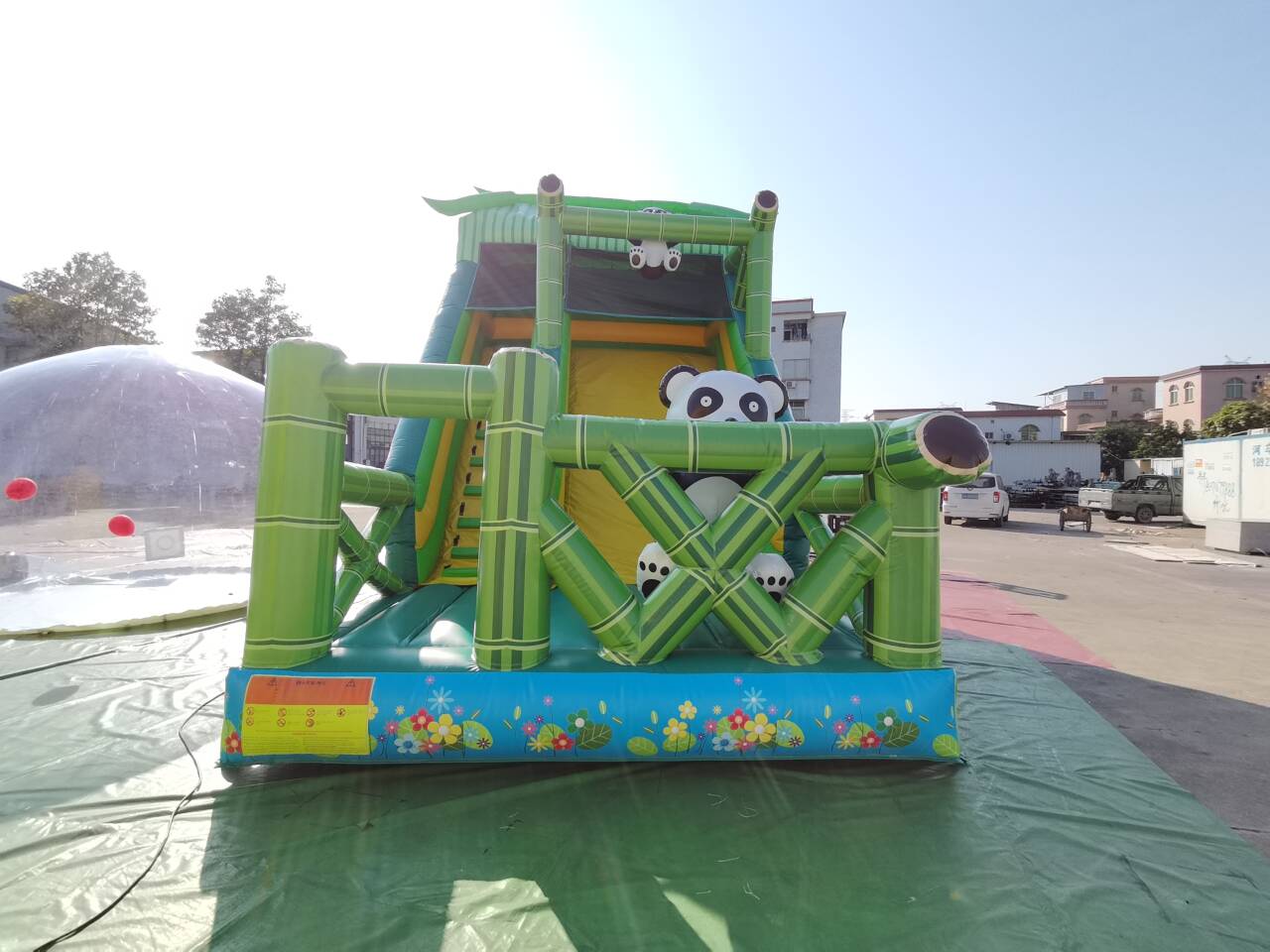 بامبو وباندا: حديقة زلاقات الباندا القابلة للنفخ