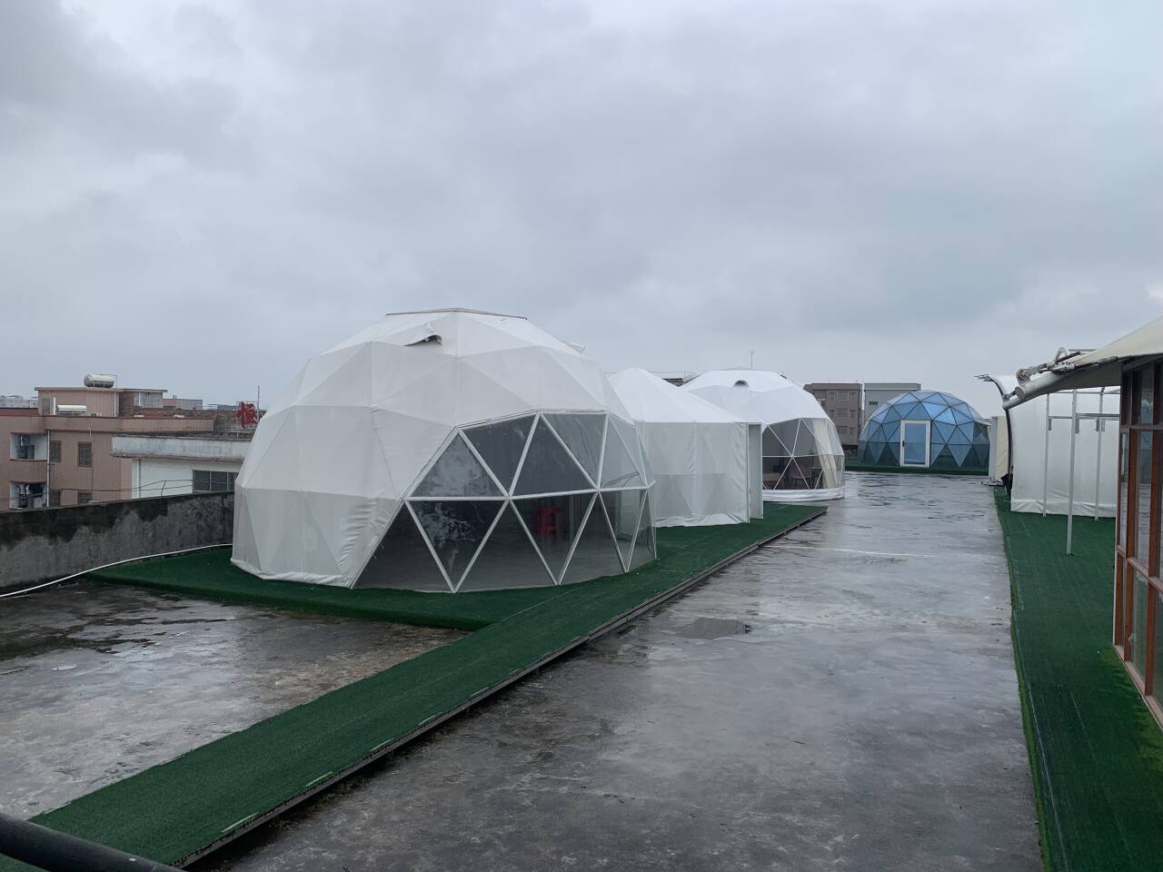 stretch tent