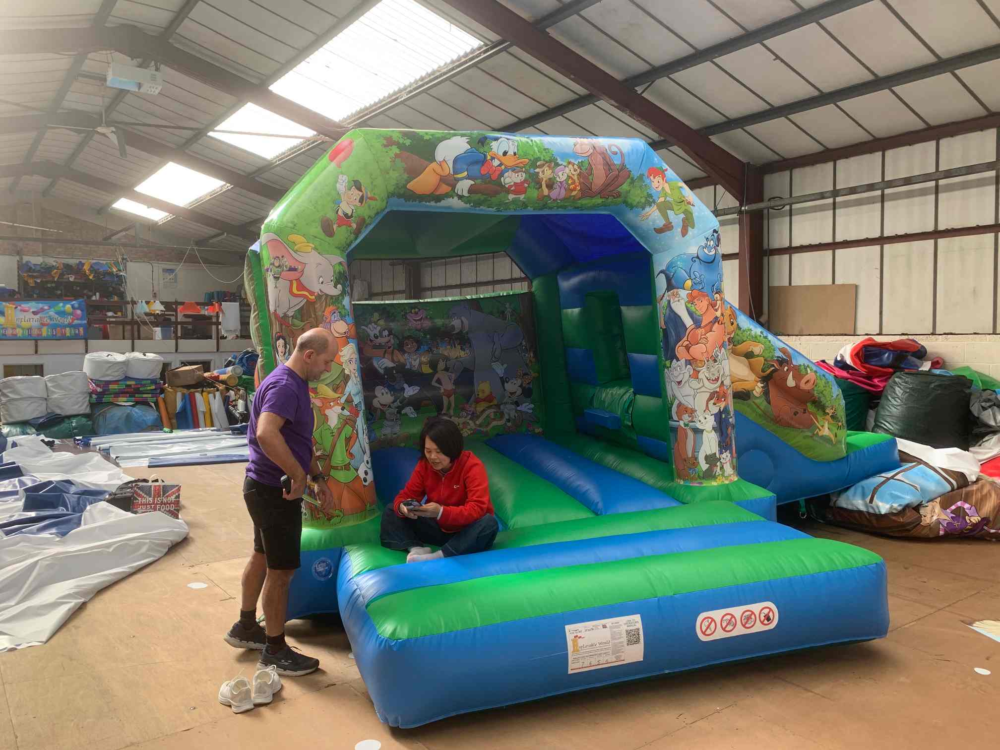 Inflatable jumping castle